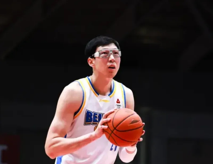 北京66-81惨败浙江 球员评价：3人及格，6人低迷|浙江队|陈盈骏|张才仁|翟晓川|周琦_新浪体育_新浪新闻